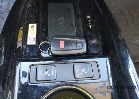 2021 Toyota Prius Xle Awd-E z USA, uszkodzony, nr VIN JTDL9MFU5M3023248